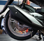 EasyBlock compatible with Honda SH 350cc scooter, model EBH12, showing the installation of the easyblock accessory on the motorcycle.