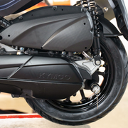 EasyBlock compatible with Kymco Agility 300 and X-Town 300, includes M8x50 and M8x40 bolts for scooter maintenance.