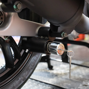 EasyBlock compatible with Peugeot Tweet, Symphony, Jet14, KISBEE M 125 E5+ motorcycle, showing the product in a natural setting.